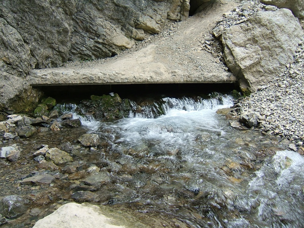 Caves You Can Visit periodic spring